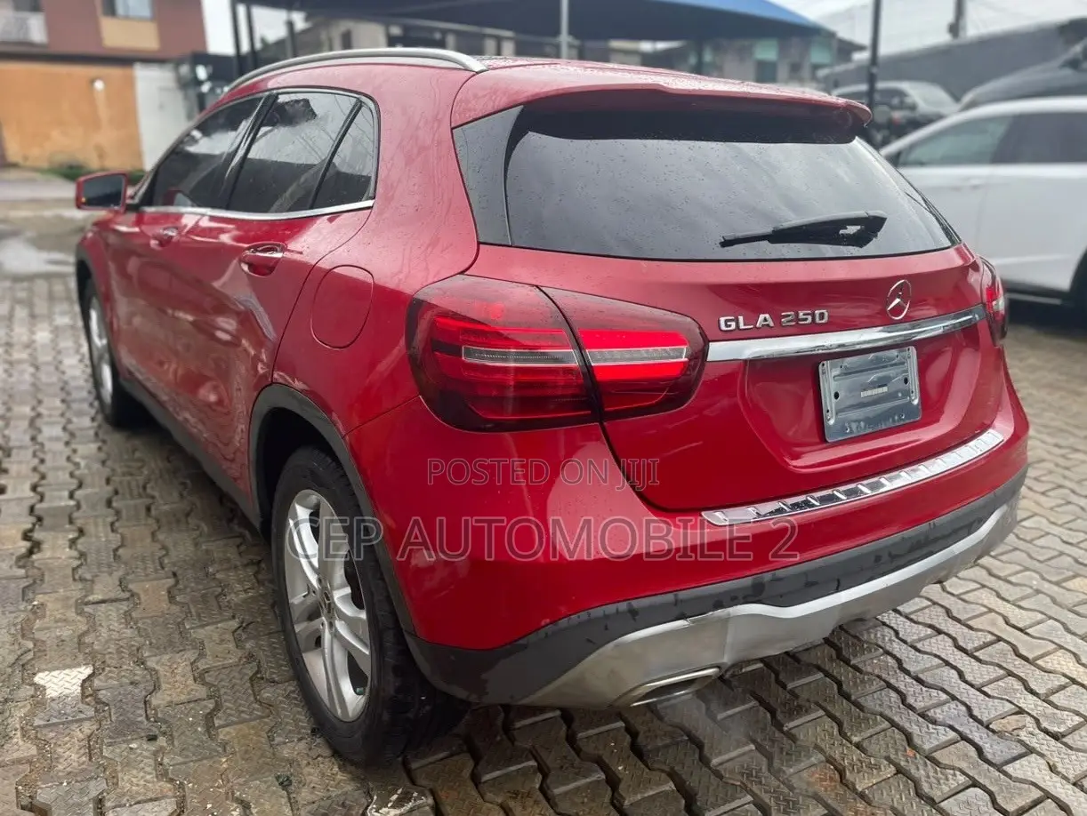 Mercedes-Benz GLA 250 2018 Red