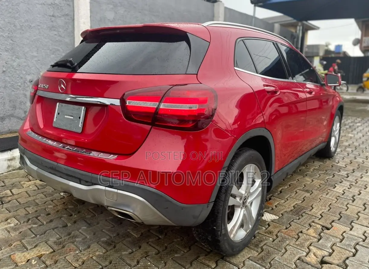 Mercedes-Benz GLA 250 2018 Red