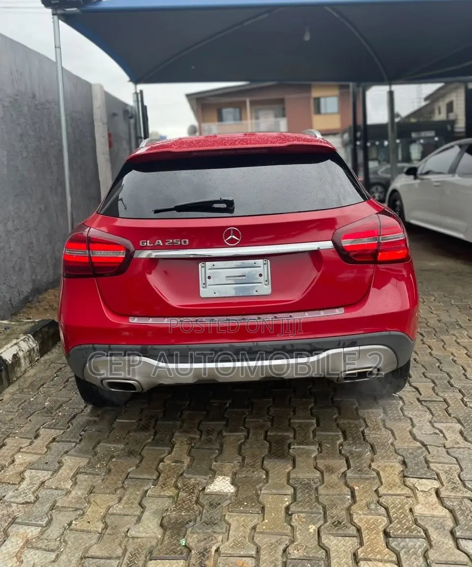 Mercedes-Benz GLA 250 2018 Red