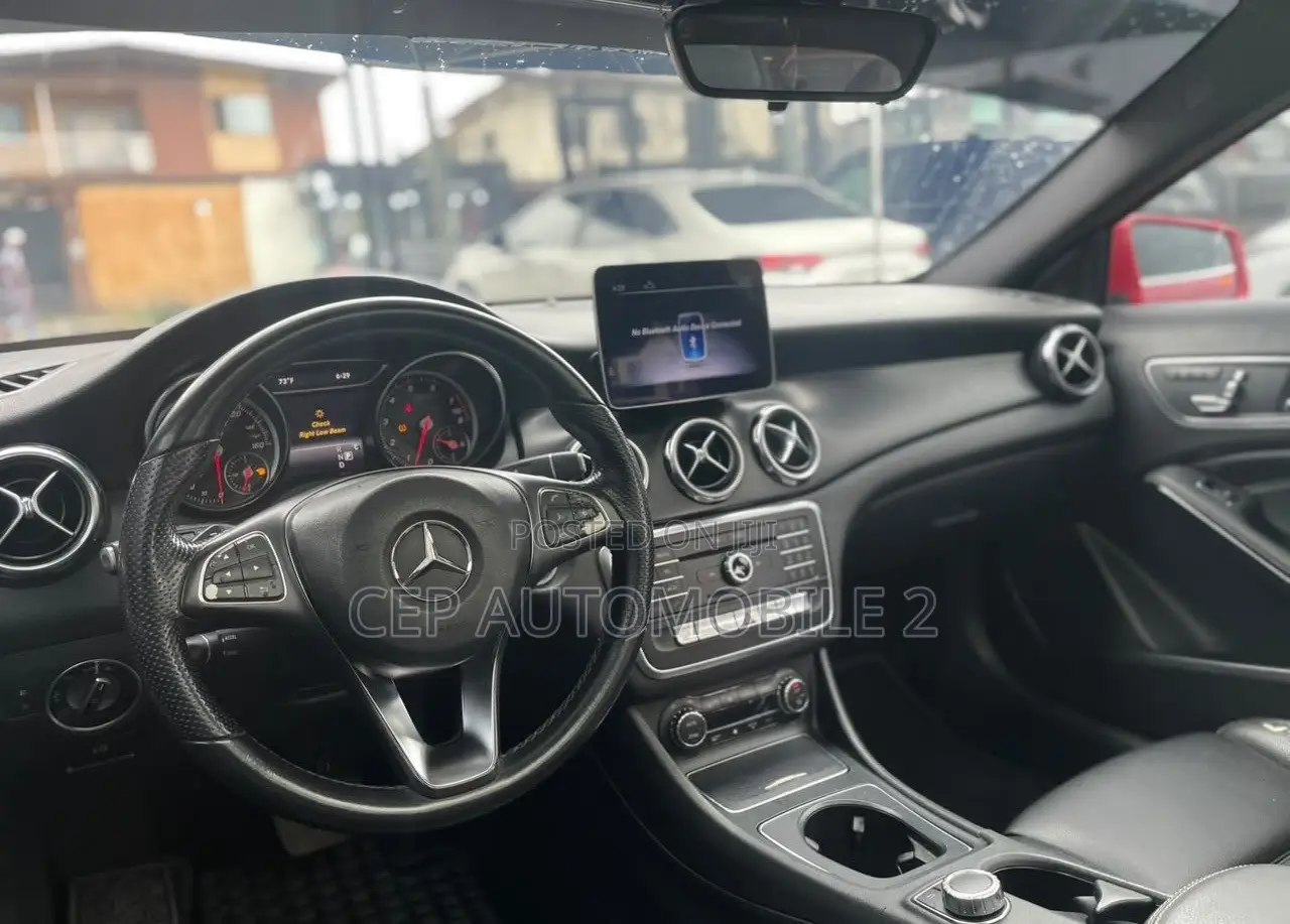 Mercedes-Benz GLA 250 2018 Red