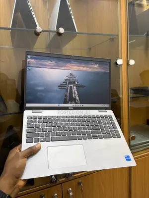 Laptop Dell Latitude 5520 8GB Intel Core i7 SSD 256GB