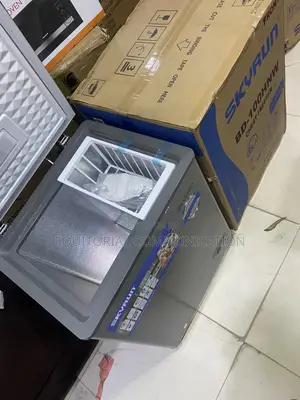 Skyrun 100-Litre Chest Freezer With Safety Lock Feature