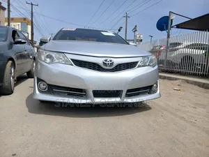 Toyota Camry SE 4dr Sedan (2.5L 4cyl 6A) 2012 Silver