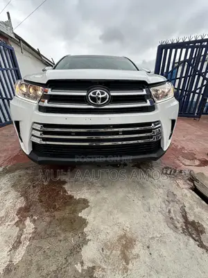 Toyota Highlander XLE 4dr SUV AWD (3.5L 6cyl 6A) 2015 White