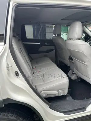 Toyota Highlander XLE 4dr SUV AWD (3.5L 6cyl 6A) 2015 White