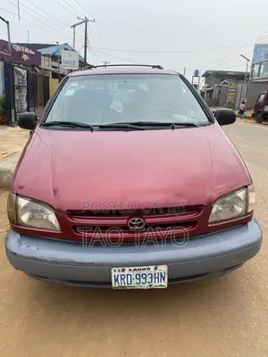 Toyota Sienna 2002 Red