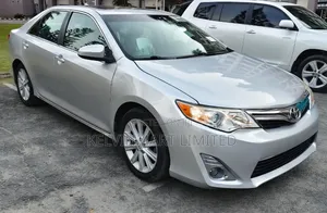 Toyota Camry XLE 4dr Sedan (2.5L 4cyl 6A) 2012 Silver