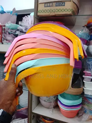 Vogue Handle Strainer