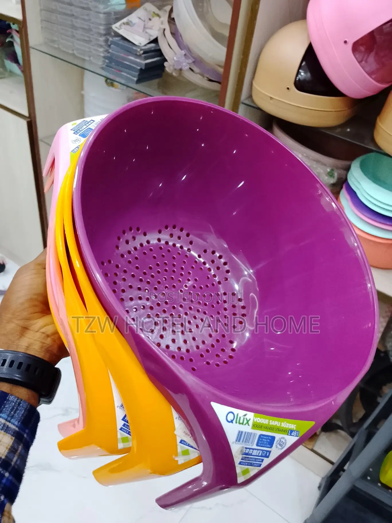 Vogue Handle Strainer