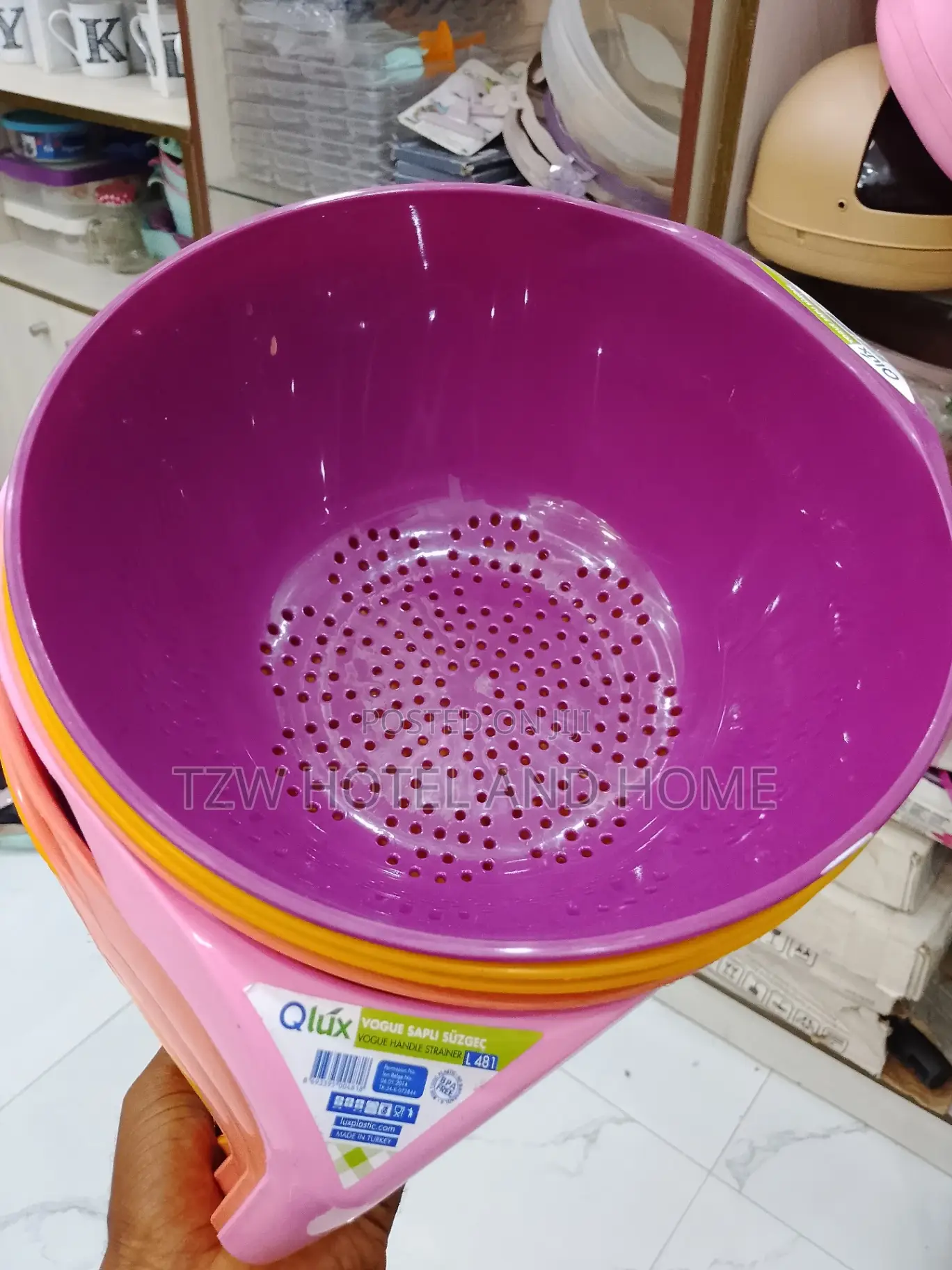 Vogue Handle Strainer