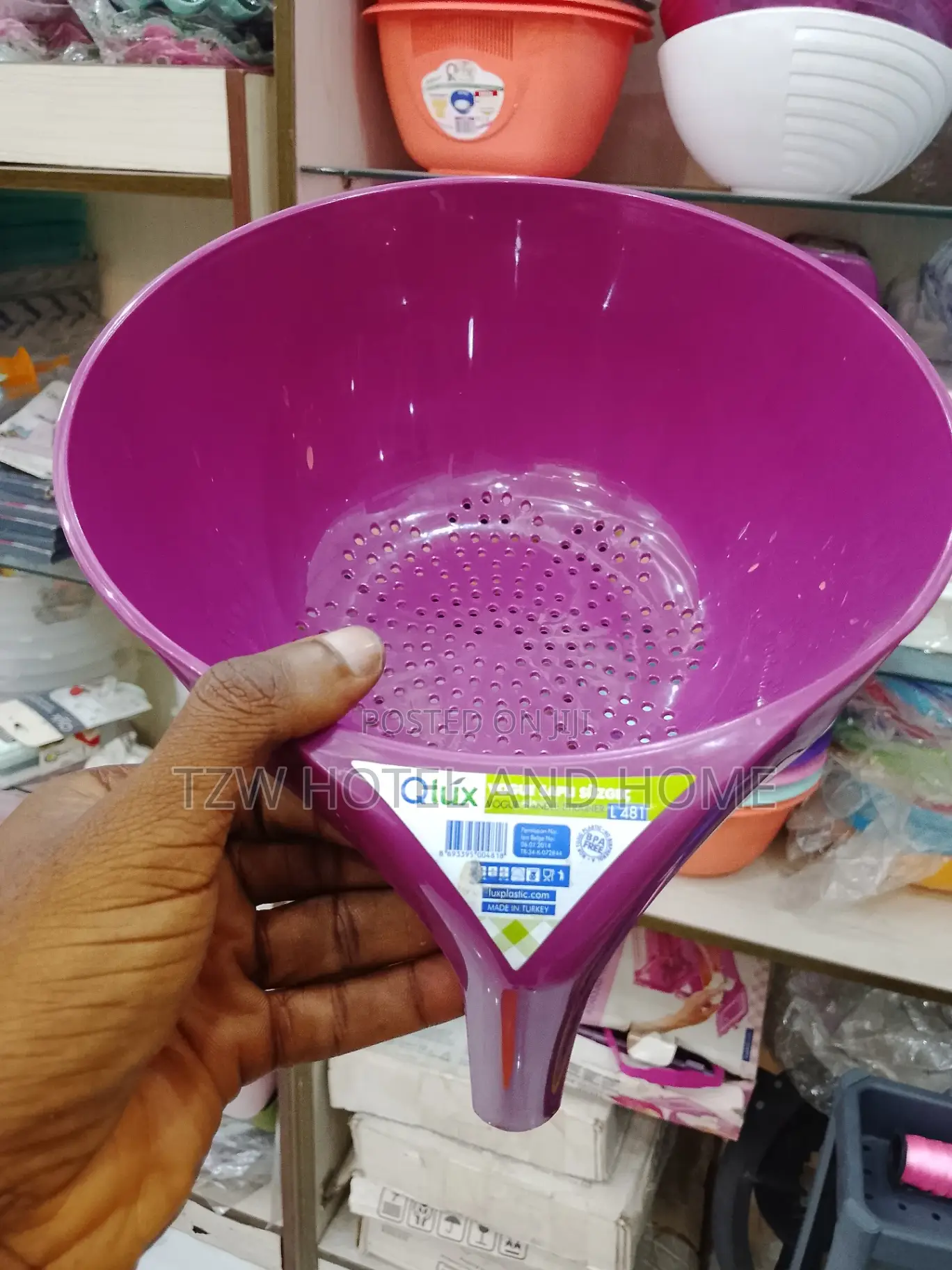 Vogue Handle Strainer