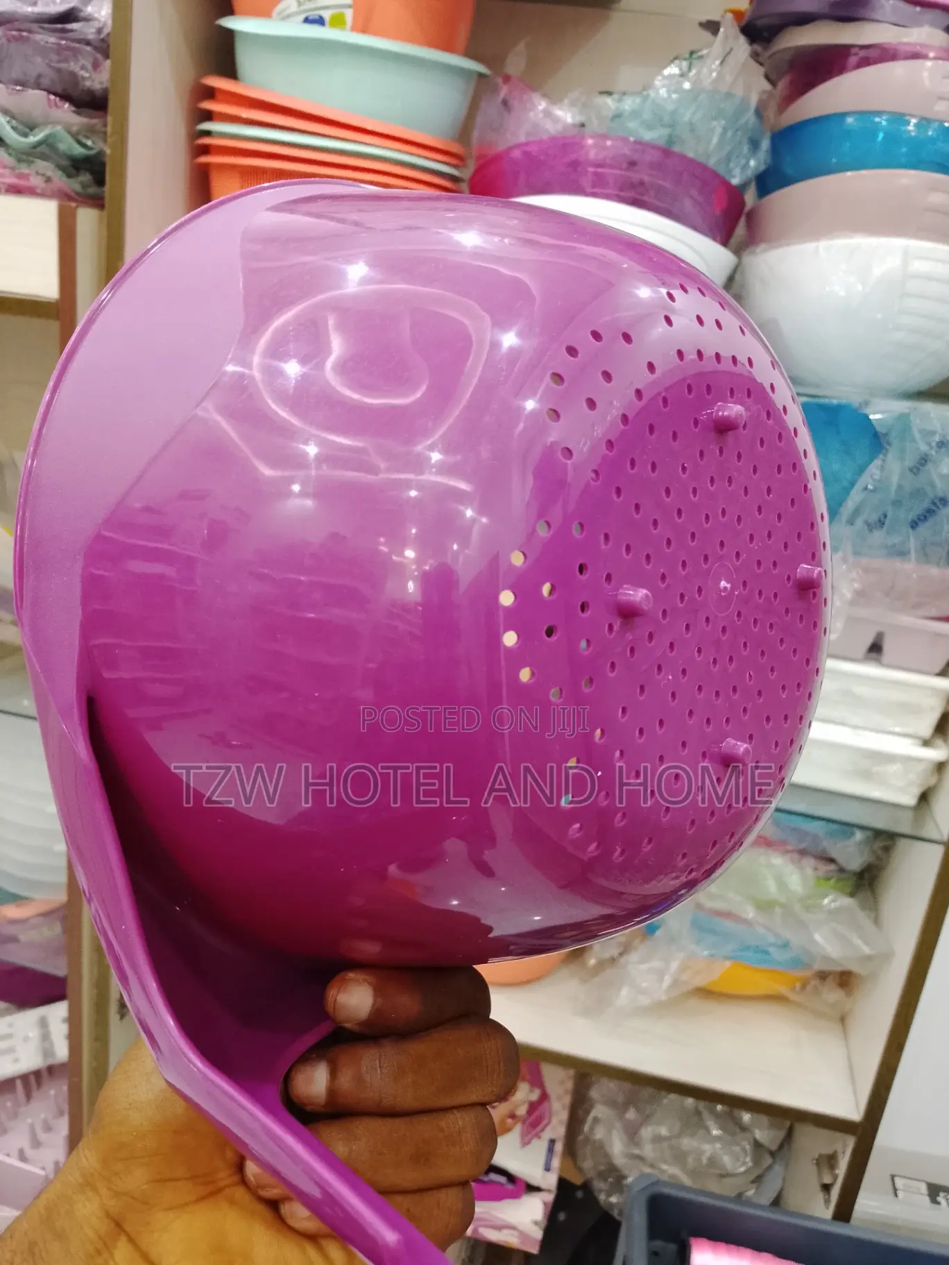 Vogue Handle Strainer
