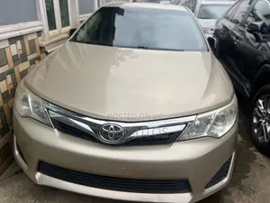 Toyota Camry LE 4dr Sedan (2.5L 4cyl 6A) 2012 Gold