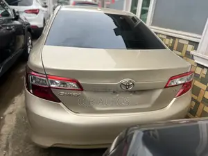Toyota Camry LE 4dr Sedan (2.5L 4cyl 6A) 2012 Gold