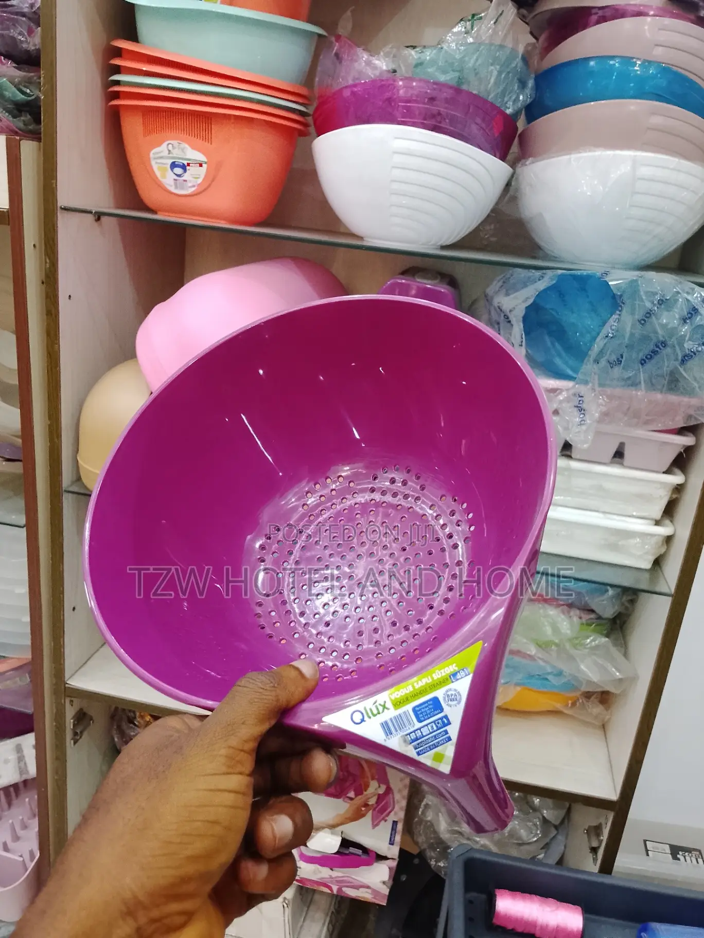 Vogue Handle Strainer