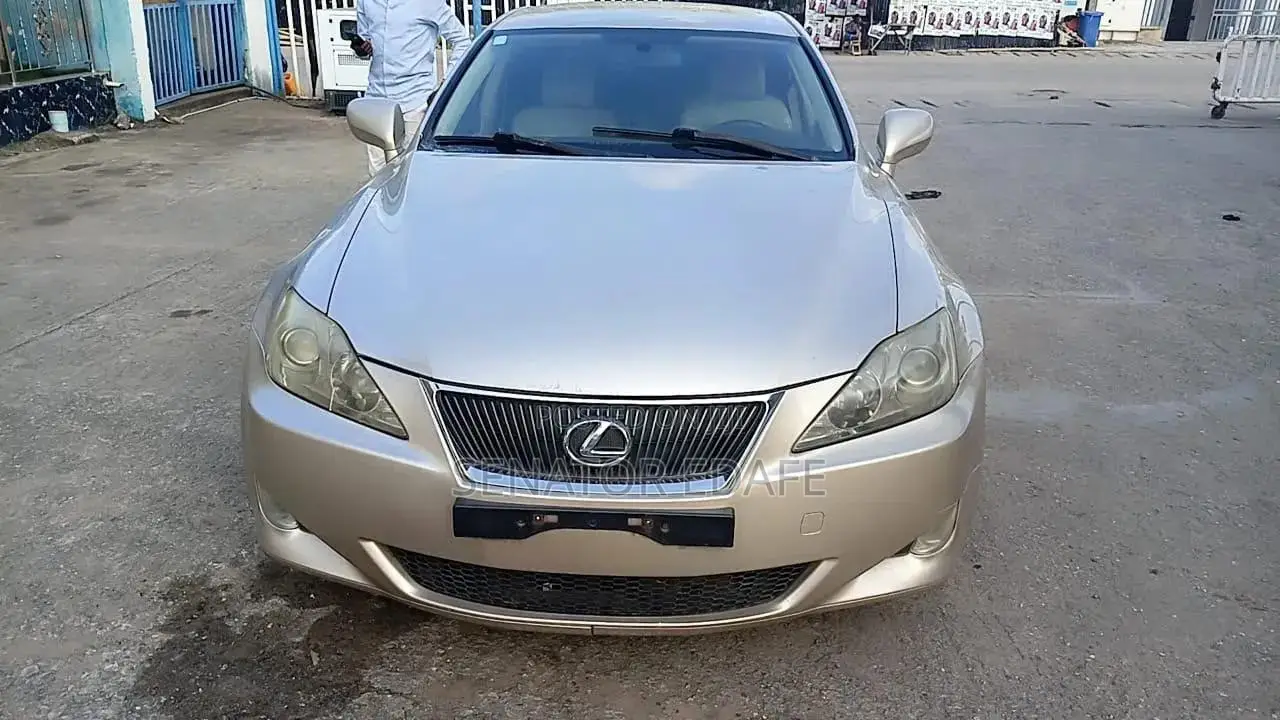 Lexus IS 2008 Gold