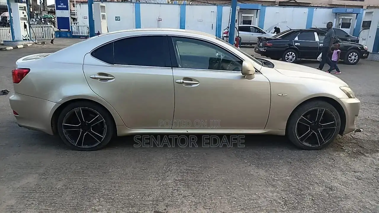 Lexus IS 2008 Gold