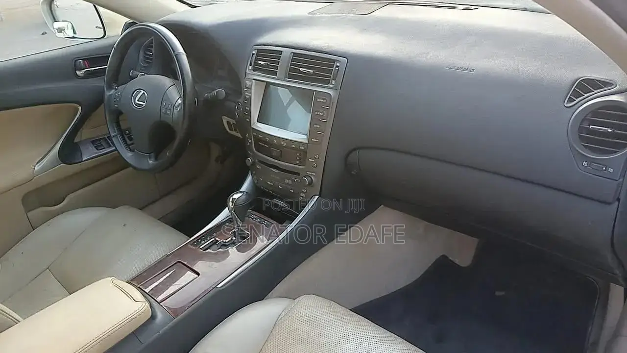 Lexus IS 2008 Gold