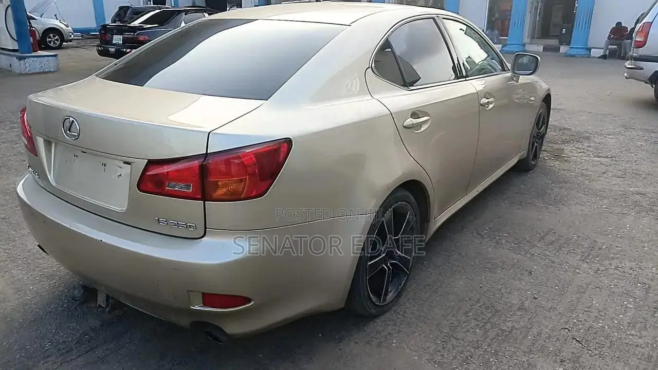 Lexus IS 2008 Gold
