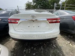 Toyota Avalon XLE Premium Sedan FWD (3.5L 6cyl 6A) 2013 White