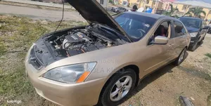 Honda Accord 2005 Gold