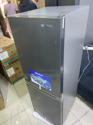 Skyrun 170L Bottom Freezer Refrigerator With Dual Sections