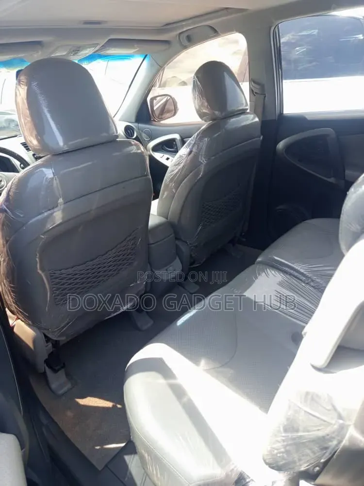 Toyota RAV4 2010 Black
