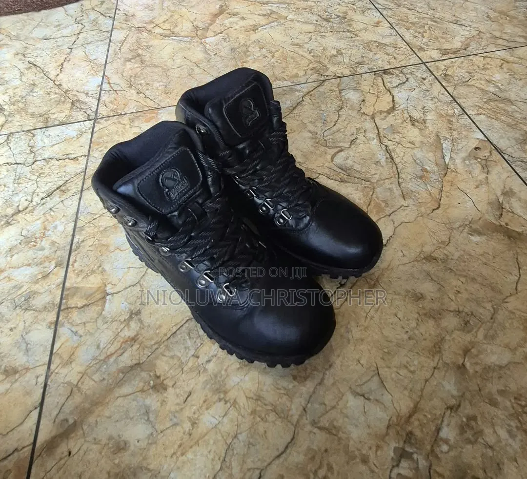 Strong Black Gelert Boots - Stylish and Multi Purpose