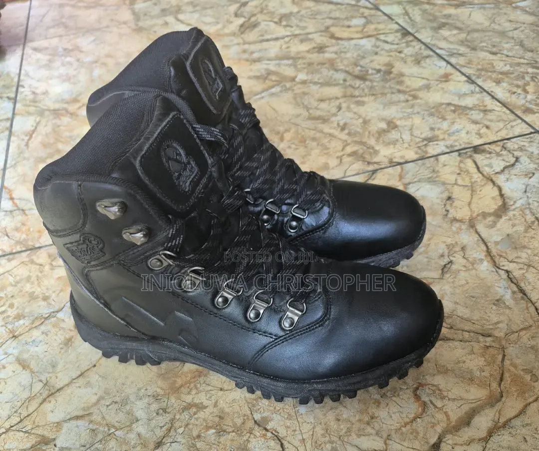 Strong Black Gelert Boots - Stylish and Multi Purpose