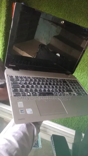 Laptop Toshiba Satellite E55D 8GB Intel Core i5 HDD 500GB