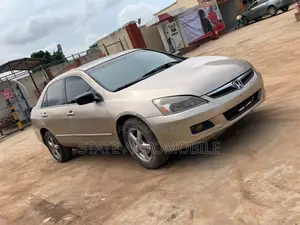 Honda Accord 2005 Gold