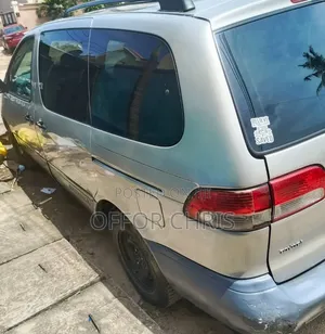 Toyota Sienna 2002 Silver