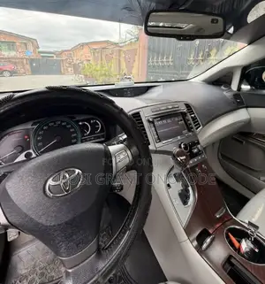 Toyota Venza AWD 2011 White