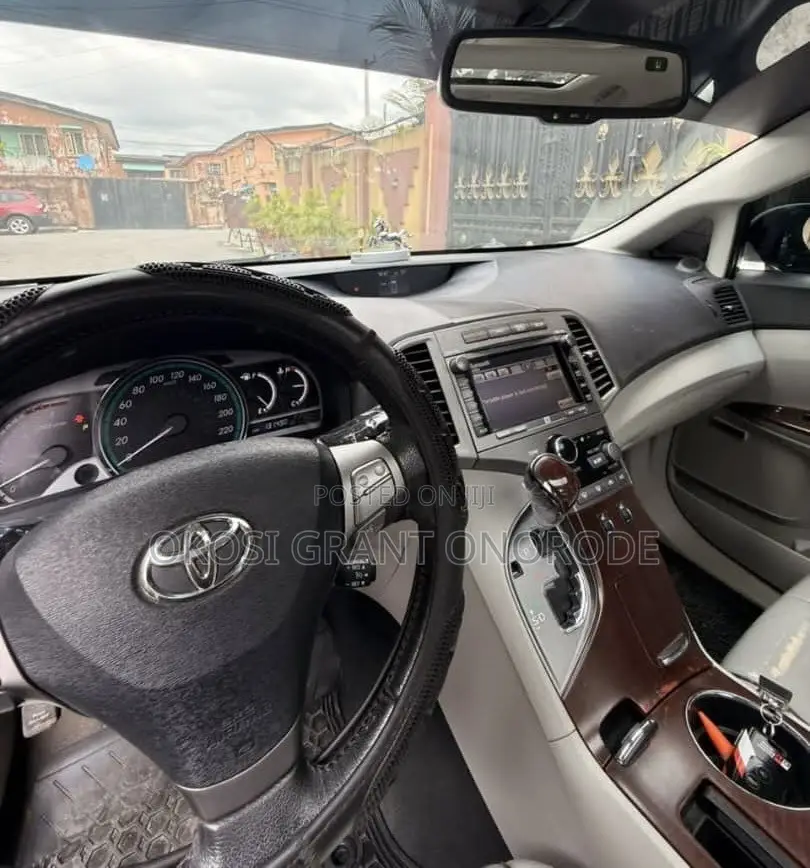 Toyota Venza AWD 2011 White