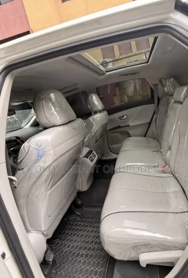 Toyota Venza AWD 2011 White