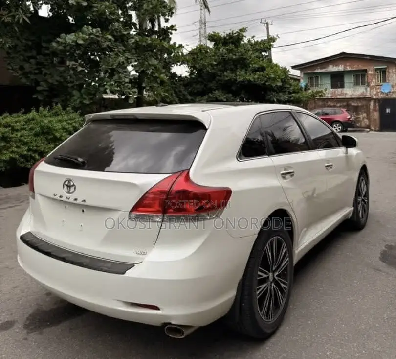 Toyota Venza AWD 2011 White