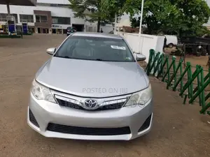 Toyota Camry LE 4dr Sedan (2.5L 4cyl 6A) 2013 Silver