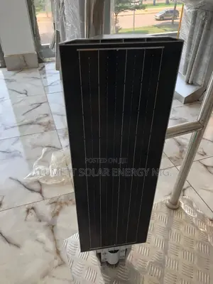 LED Solar Security Light With Motion Detection and Remote Control
