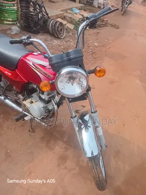 Bajaj Boxer 100 2025 Red