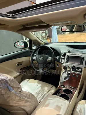 Toyota Venza AWD 2010 Gold