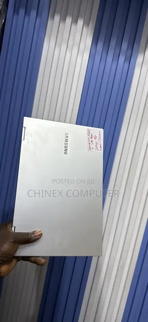 Laptop Samsung Galaxy Book 2 12GB Intel Core i7 HDD 256GB