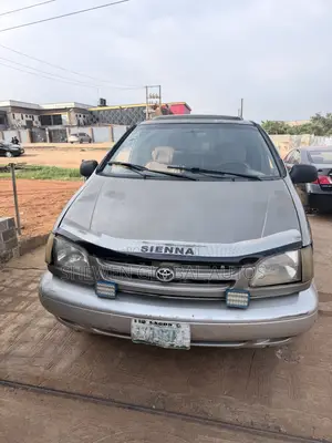 Toyota Sienna LE 4dr 1999 Gold