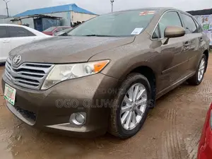 Toyota Venza AWD 2010 Gold