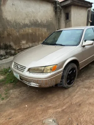 Toyota Camry LE V6 4dr Sedan (3.0L 6cyl 4A) 2000 Gold