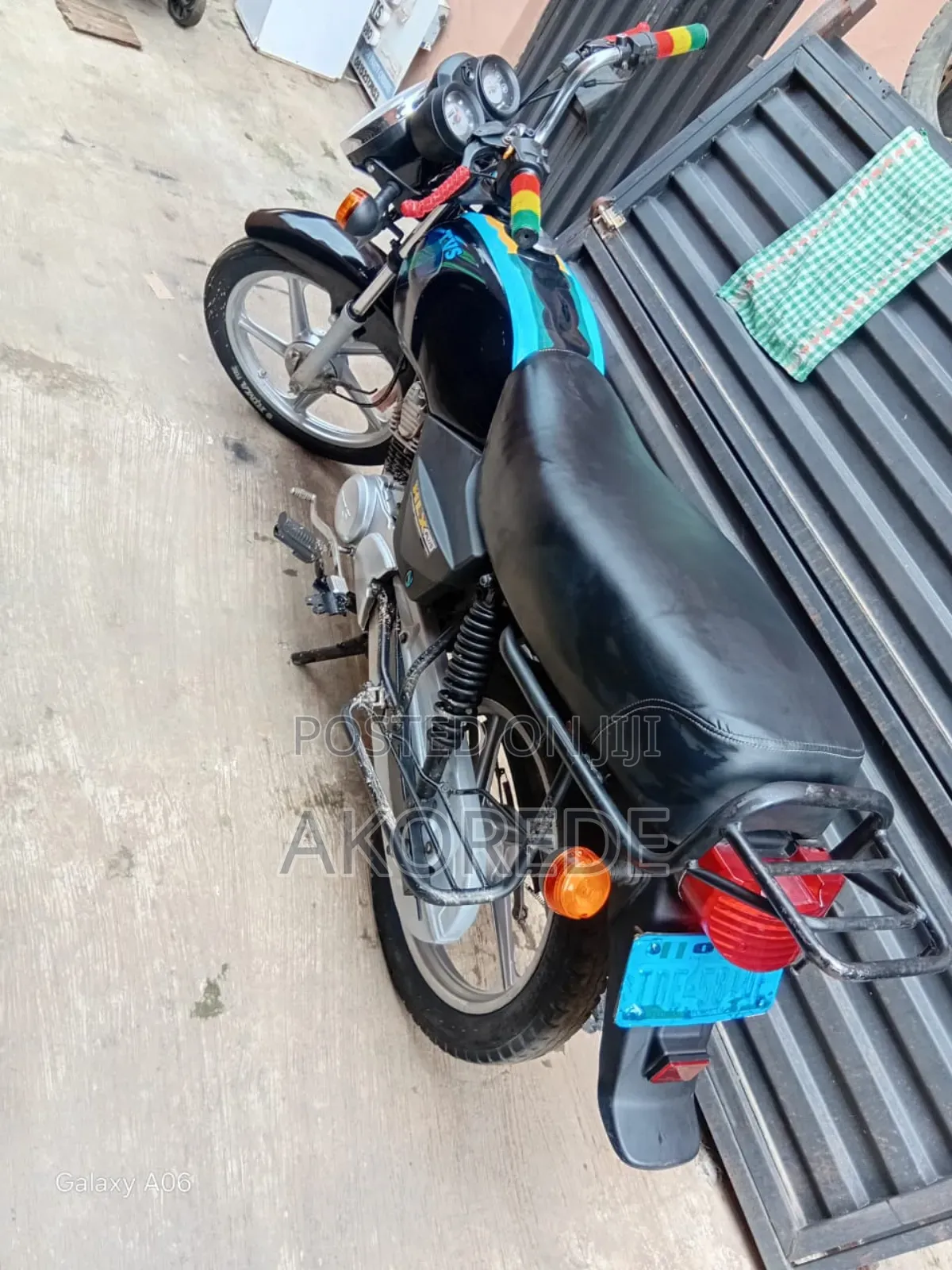 TVS Apache 180 RTR 2025 Black