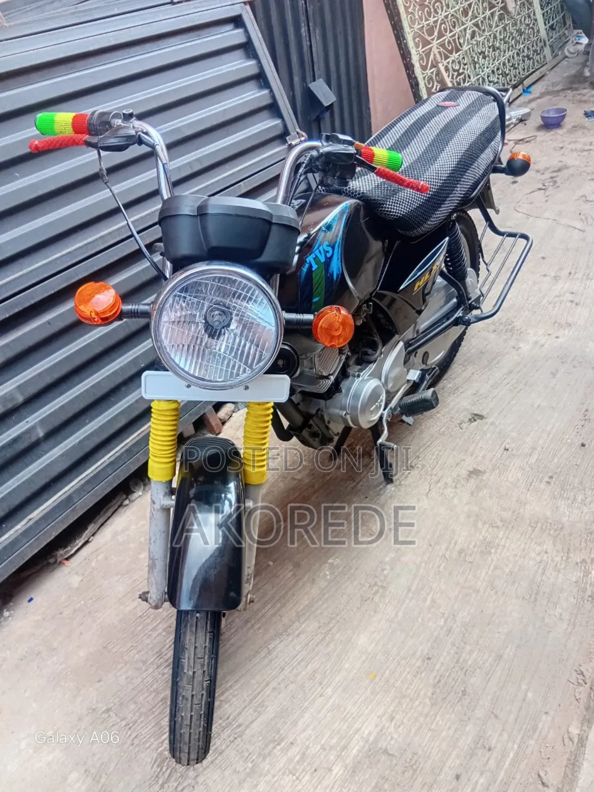 TVS Apache 180 RTR 2025 Black