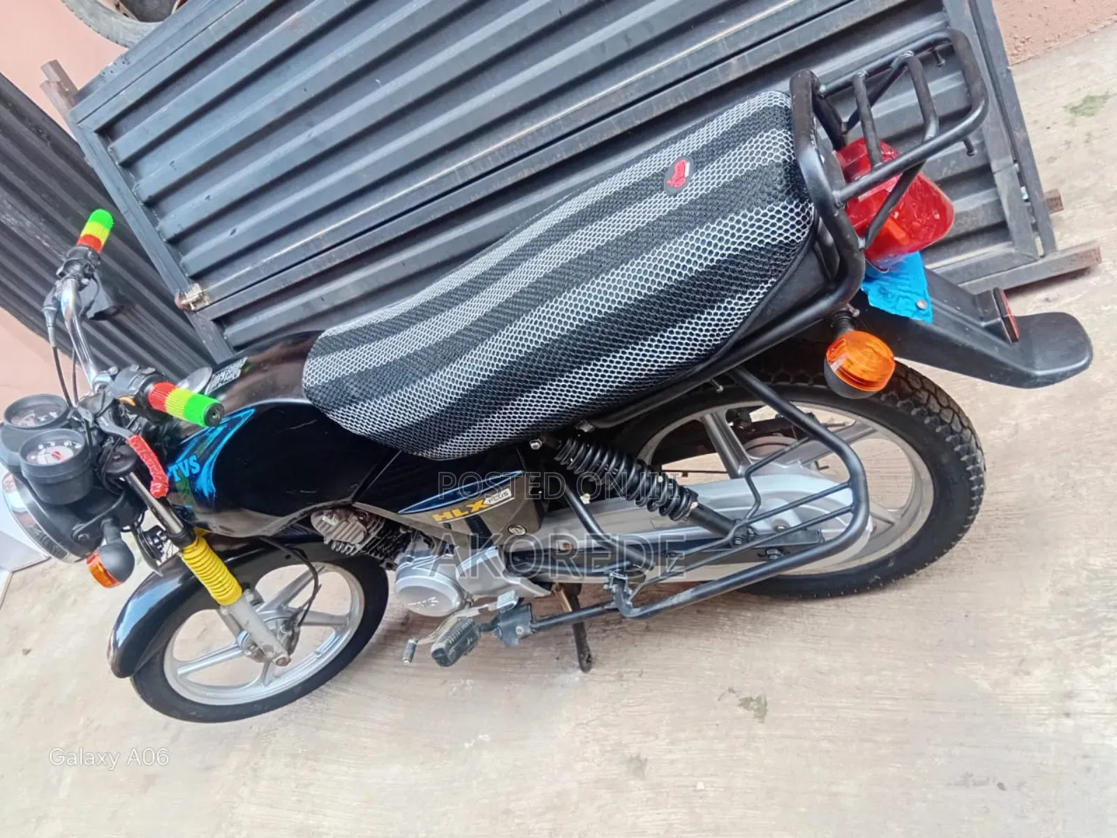 TVS Apache 180 RTR 2025 Black