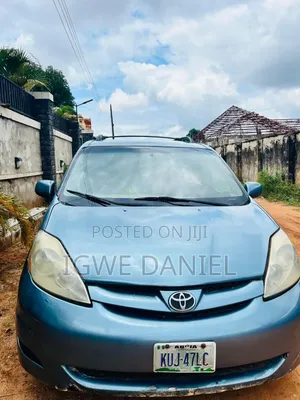 Toyota Sienna CE FWD 2007