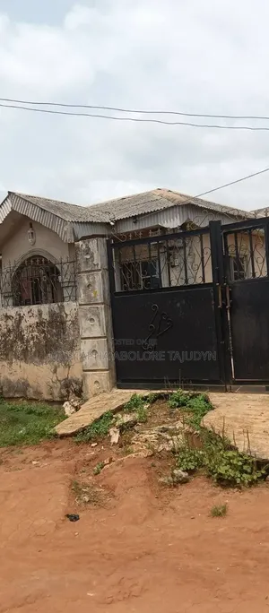 3bdrm Bungalow in Bankole, Ado-Odo/Ota for sale