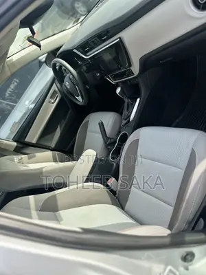 Toyota Corolla 2018 Silver